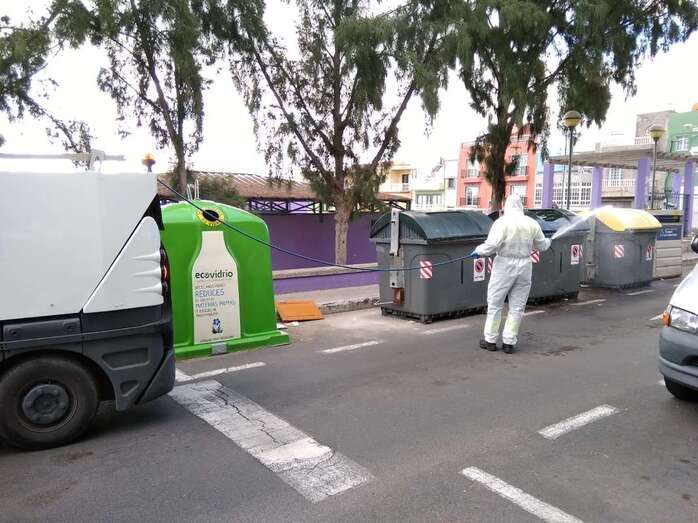 Imagen de archivo de una desinfección de contenedores en Telde (Foto TA)